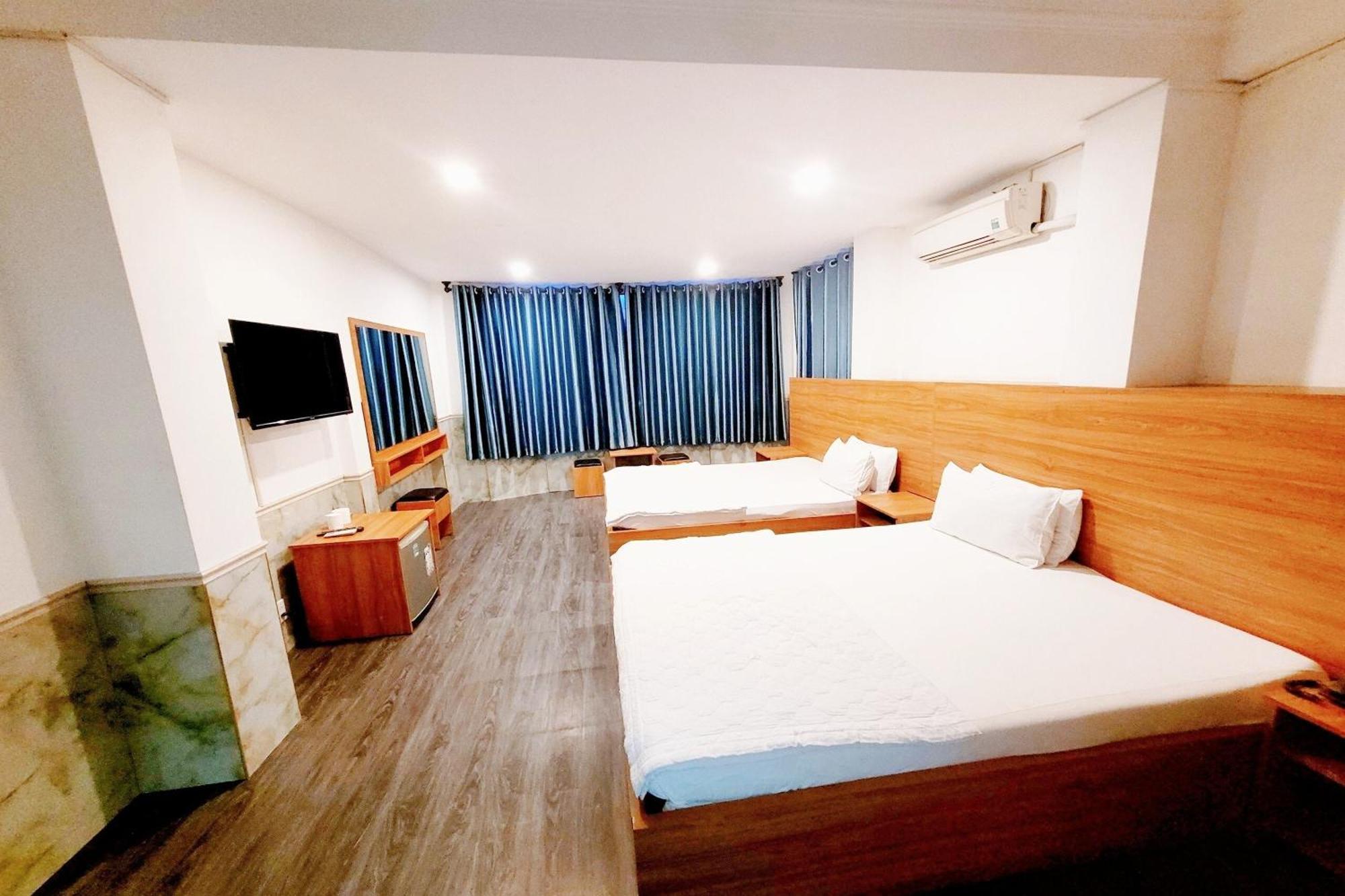 Hoang Nam Hotel Хошимин Екстериор снимка
